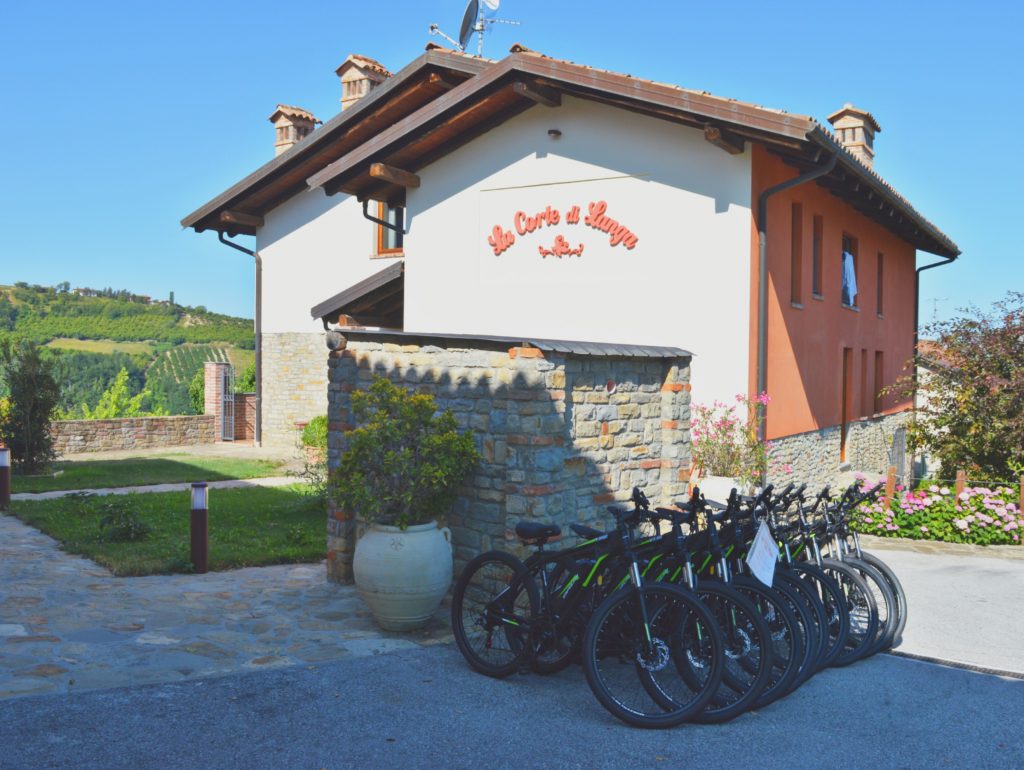 E-bike-la-corte-di-langa-1024x770 Langhe